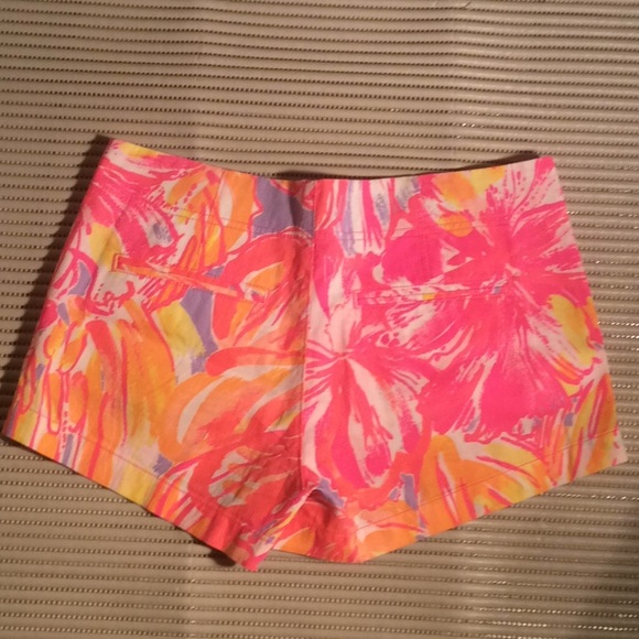 Lilly Pulitzer Kerrie short size 4 - Picture 2 of 4